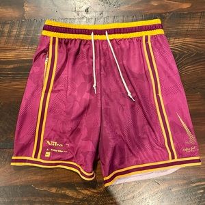 Nike Mens DNA + Basketball Shorts. Large. Sangria. Loose Fit. above knee. NWT